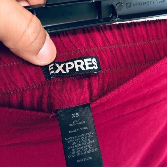 Express Cranberry High Waisted Shorts with Crochet Knit Lace Hem & Pockets Sz XS - Picture 5 of 6